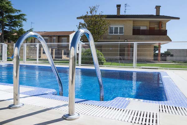Avec piscine prives.