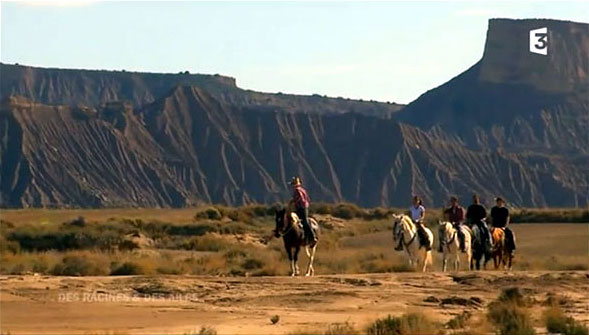 Randonnée à cheval dans le désert des Bardenas.