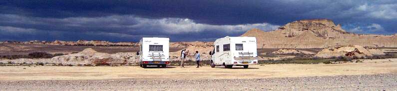 Camping-cars dans le désert.