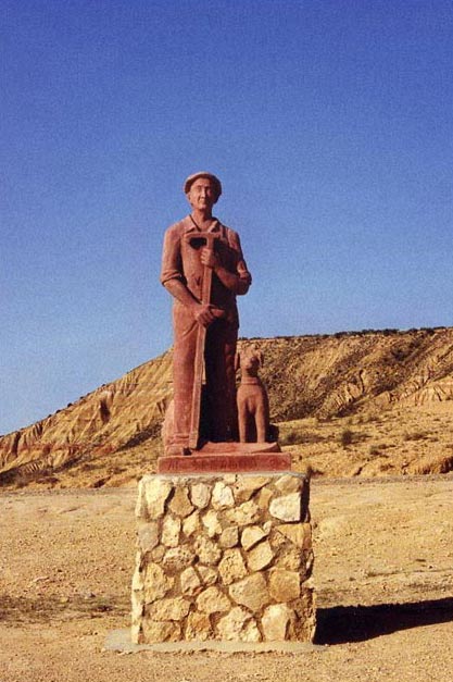 Une statue en l'honneur des agriculteurs.